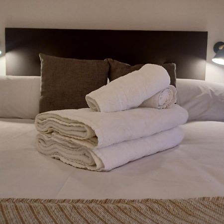 Apartamento Acogedor Junto A Calle Betis, Triana-Los Remedios Sevilla Bagian luar foto