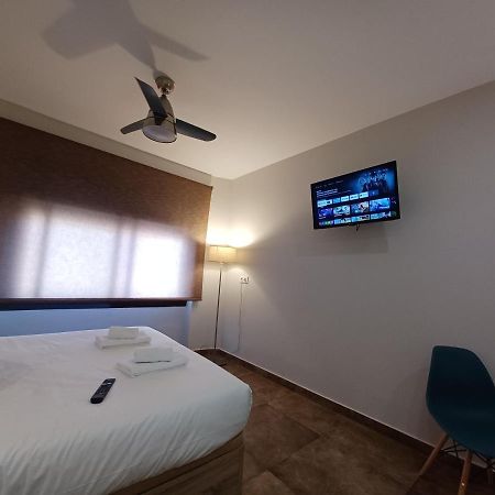 Apartamento Acogedor Junto A Calle Betis, Triana-Los Remedios Sevilla Bagian luar foto