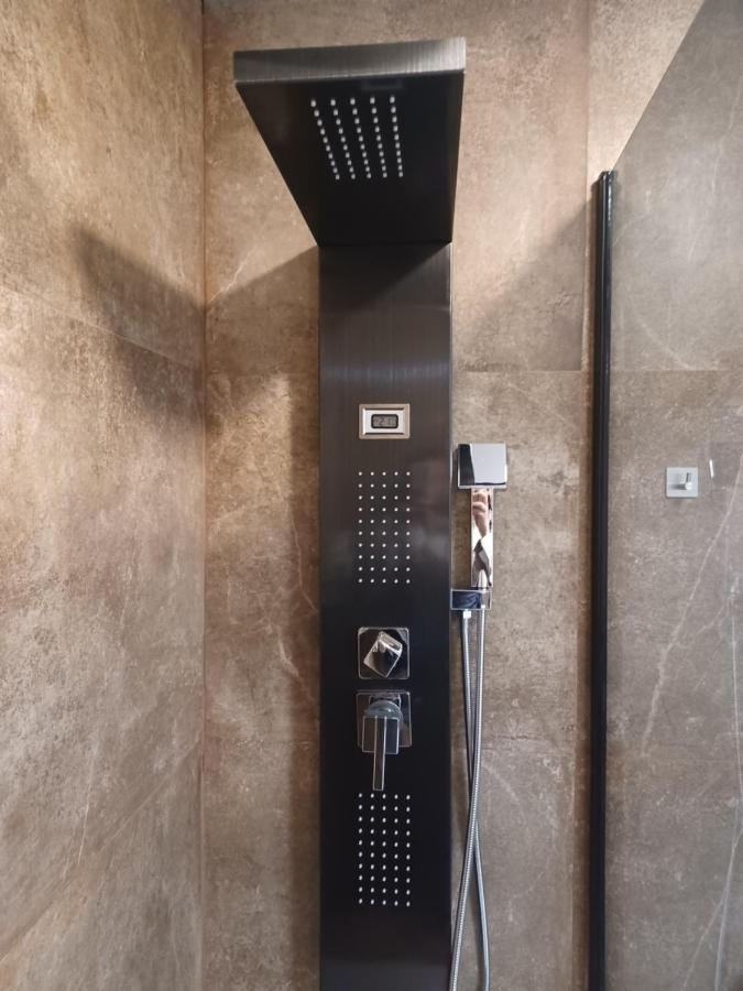 Apartamento Acogedor Junto A Calle Betis, Triana-Los Remedios Sevilla Bagian luar foto