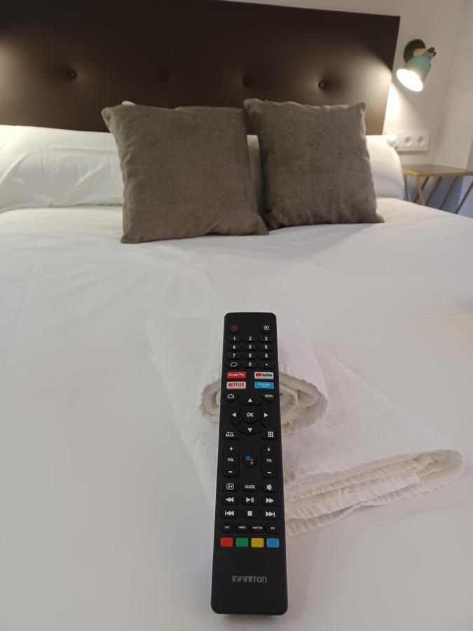 Apartamento Acogedor Junto A Calle Betis, Triana-Los Remedios Sevilla Bagian luar foto