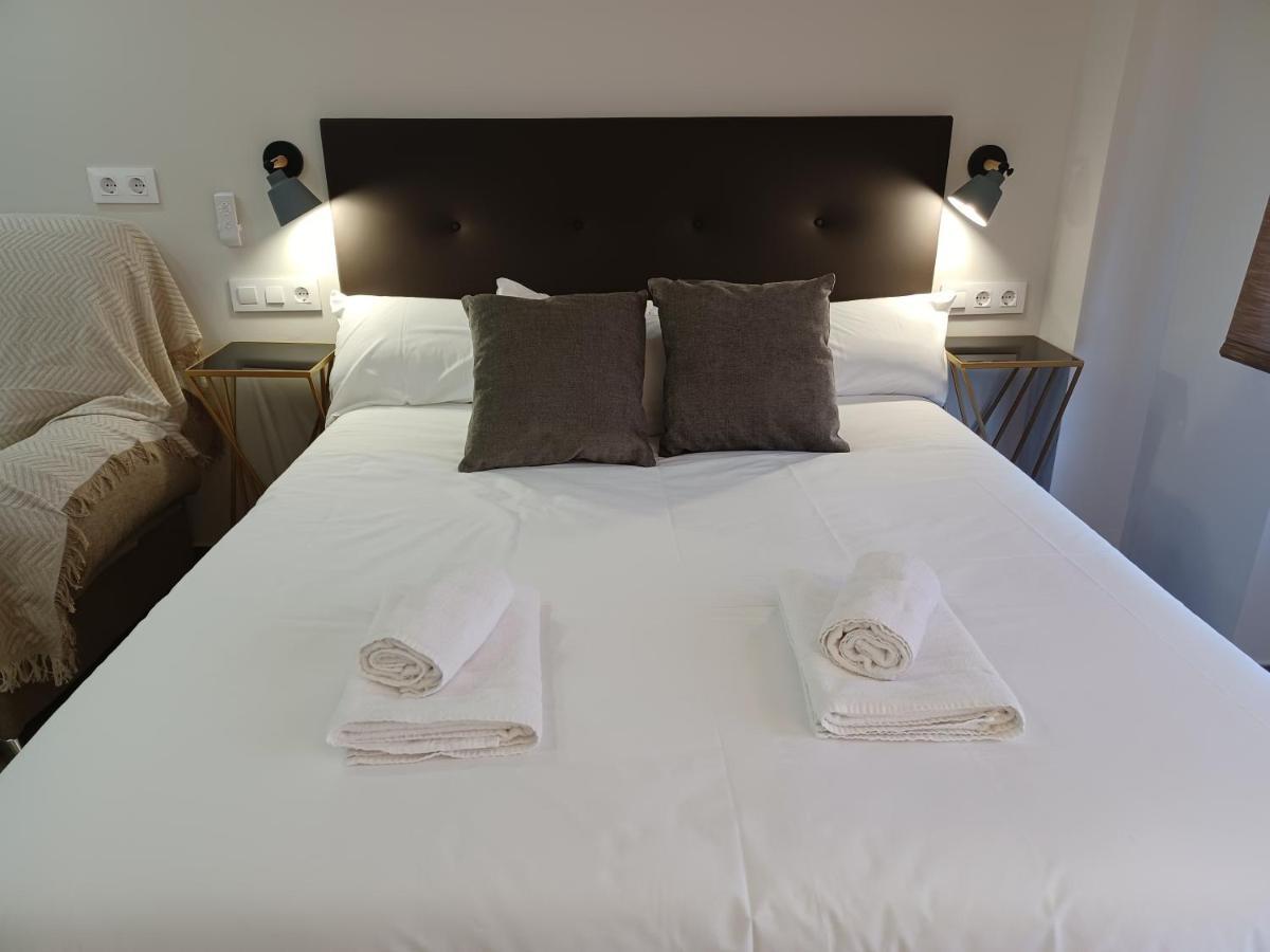 Apartamento Acogedor Junto A Calle Betis, Triana-Los Remedios Sevilla Bagian luar foto