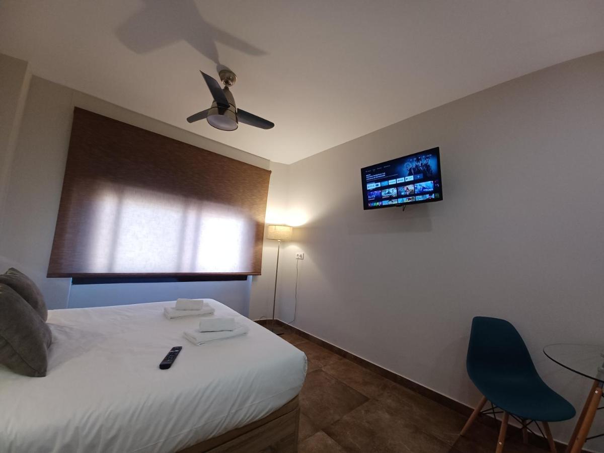 Apartamento Acogedor Junto A Calle Betis, Triana-Los Remedios Sevilla Bagian luar foto