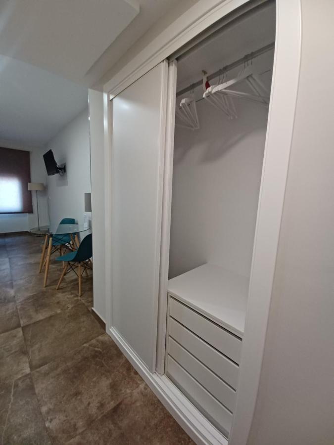 Apartamento Acogedor Junto A Calle Betis, Triana-Los Remedios Sevilla Bagian luar foto