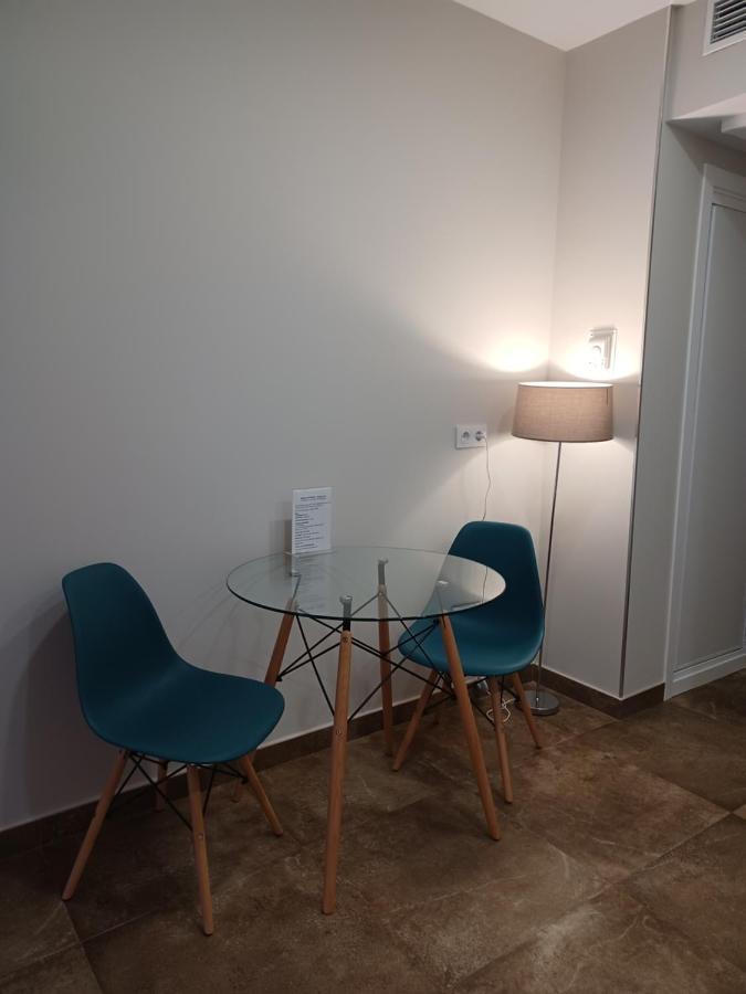 Apartamento Acogedor Junto A Calle Betis, Triana-Los Remedios Sevilla Bagian luar foto
