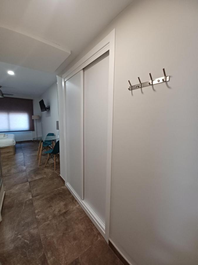 Apartamento Acogedor Junto A Calle Betis, Triana-Los Remedios Sevilla Bagian luar foto