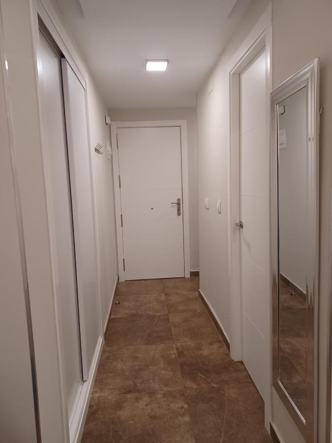 Apartamento Acogedor Junto A Calle Betis, Triana-Los Remedios Sevilla Bagian luar foto