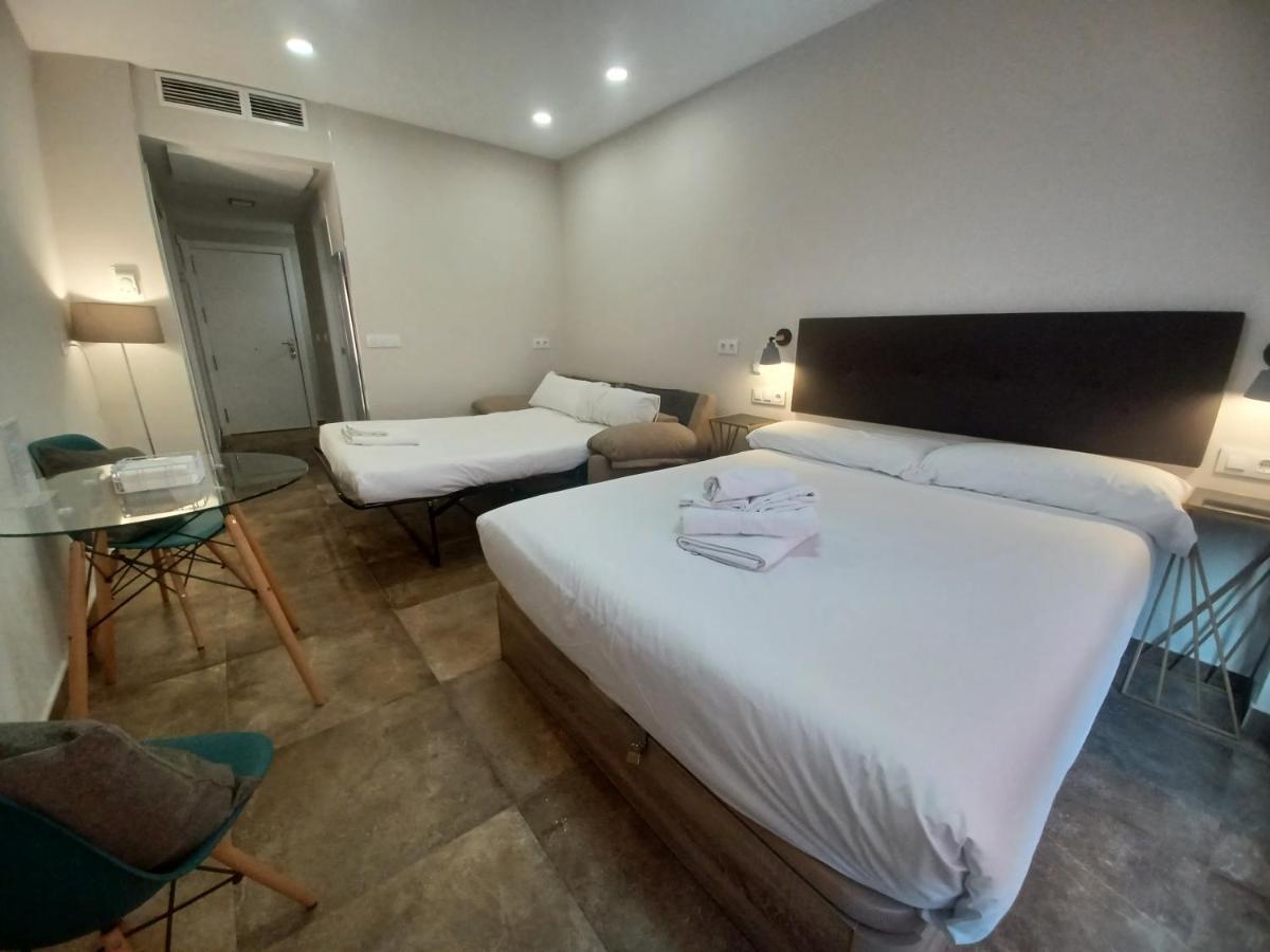 Apartamento Acogedor Junto A Calle Betis, Triana-Los Remedios Sevilla Bagian luar foto