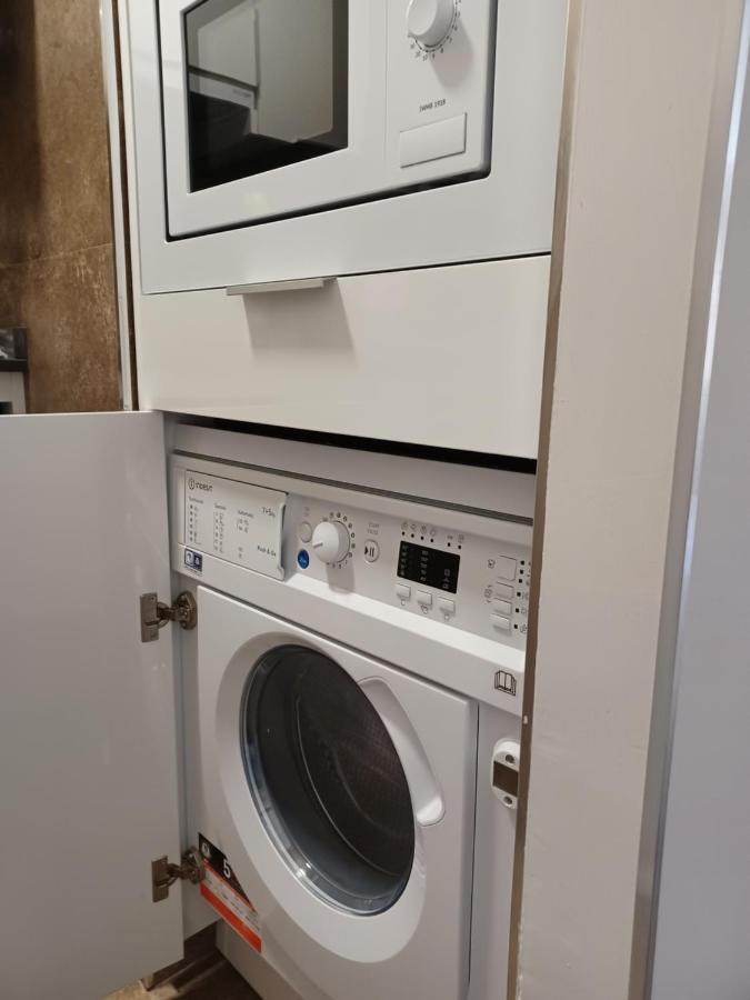 Apartamento Acogedor Junto A Calle Betis, Triana-Los Remedios Sevilla Bagian luar foto