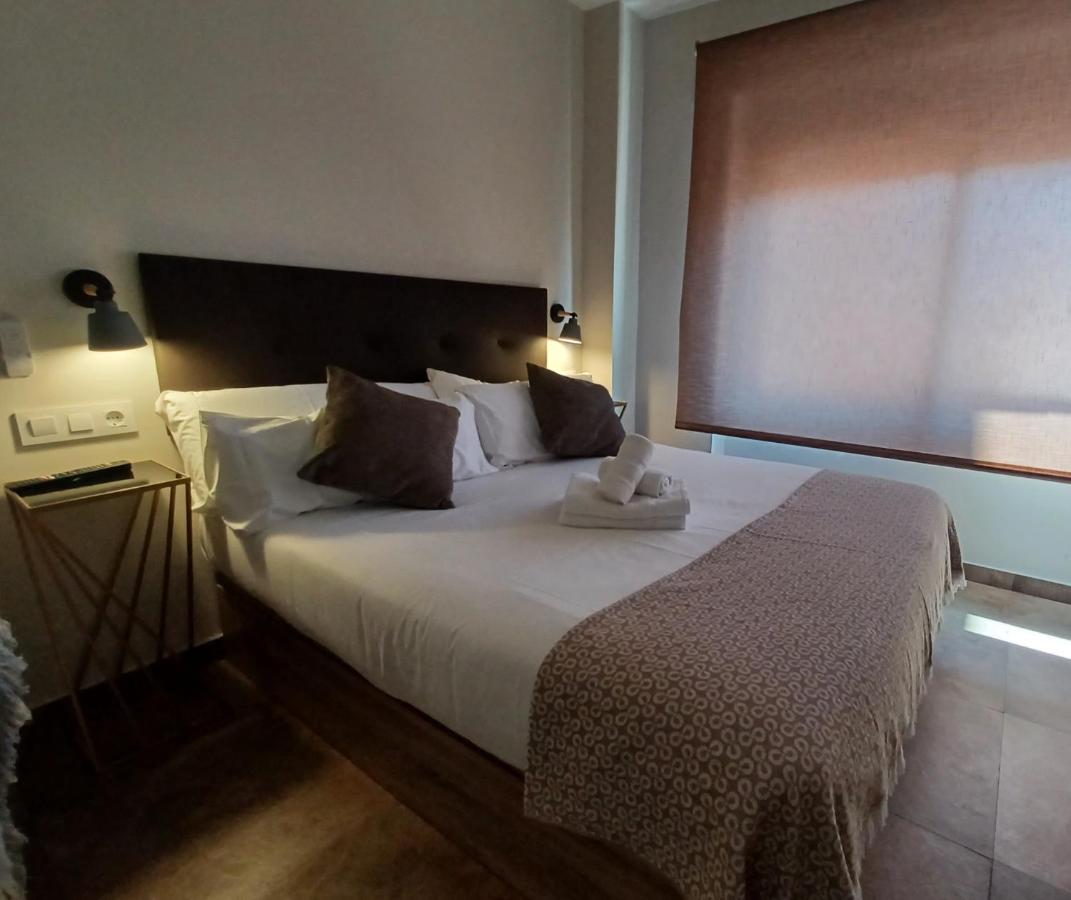 Apartamento Acogedor Junto A Calle Betis, Triana-Los Remedios Sevilla Bagian luar foto
