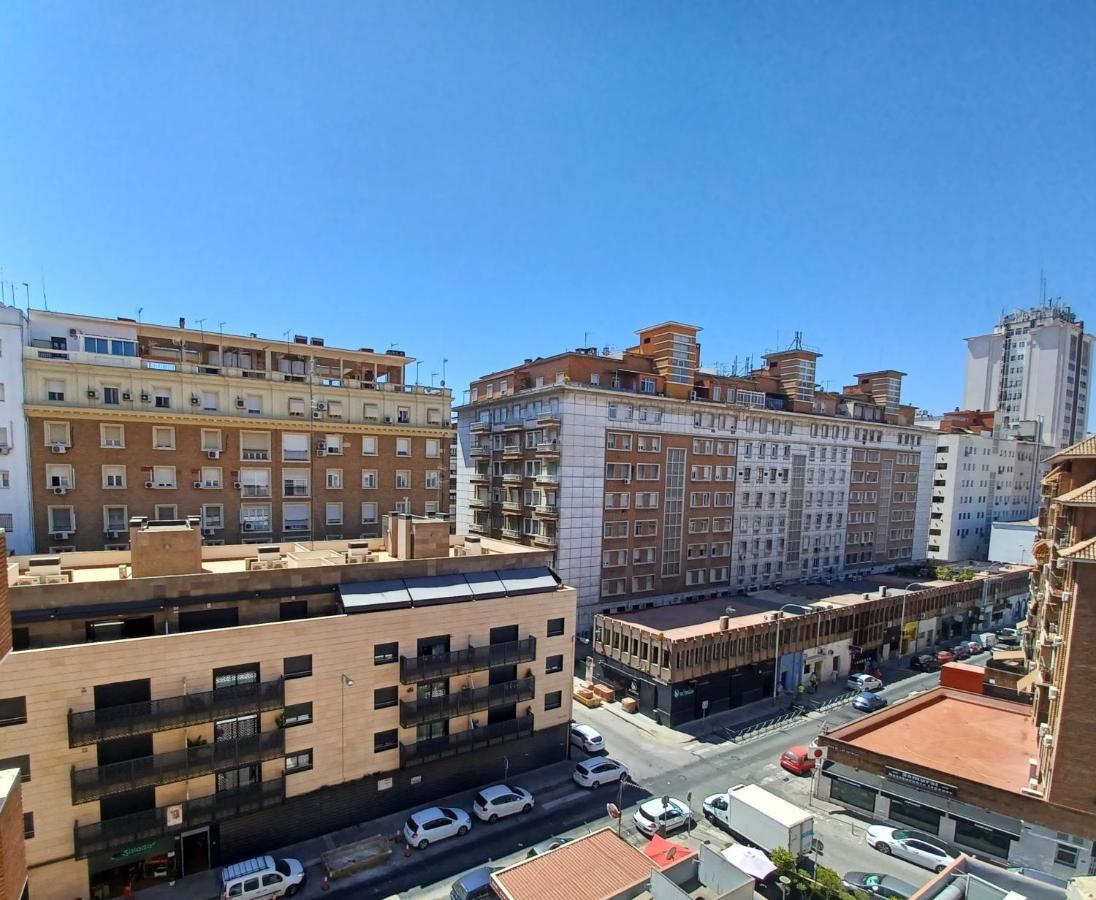 Apartamento Acogedor Junto A Calle Betis, Triana-Los Remedios Sevilla Bagian luar foto