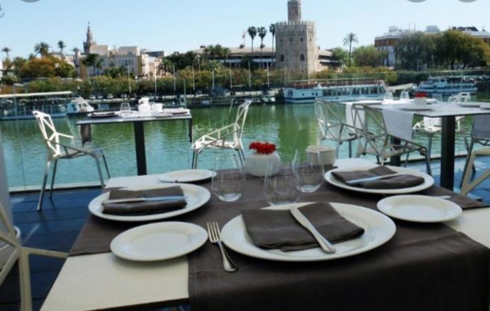 Apartamento Acogedor Junto A Calle Betis, Triana-Los Remedios Sevilla Bagian luar foto