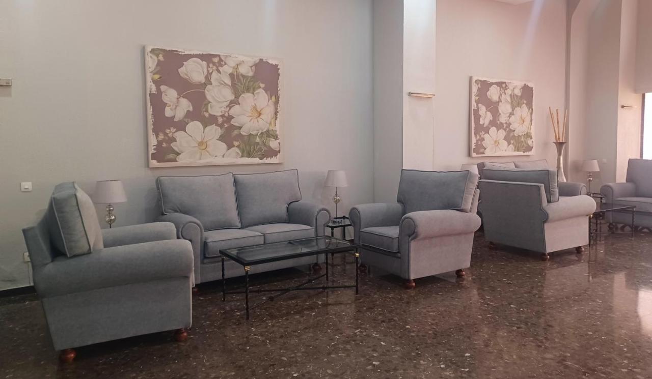 Apartamento Acogedor Junto A Calle Betis, Triana-Los Remedios Sevilla Bagian luar foto