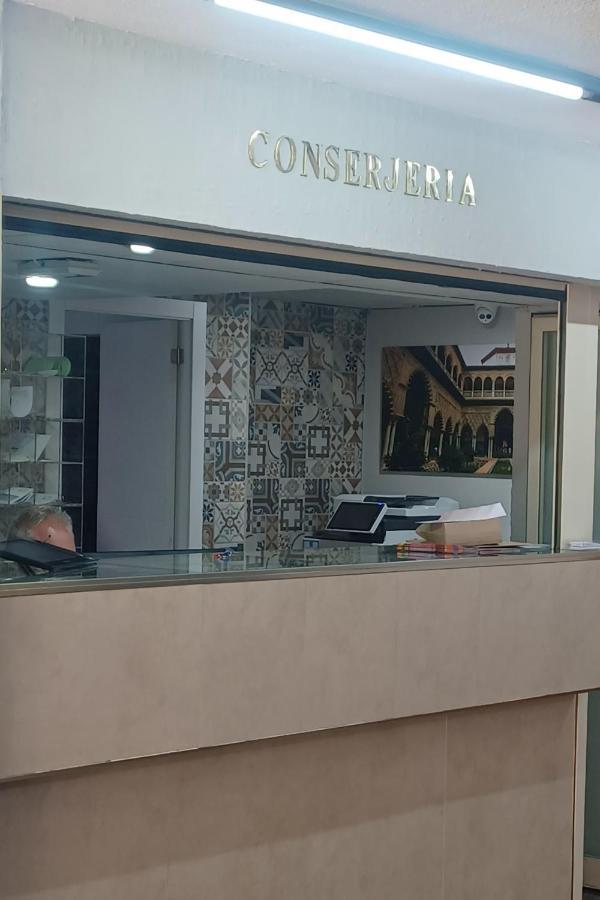 Apartamento Acogedor Junto A Calle Betis, Triana-Los Remedios Sevilla Bagian luar foto