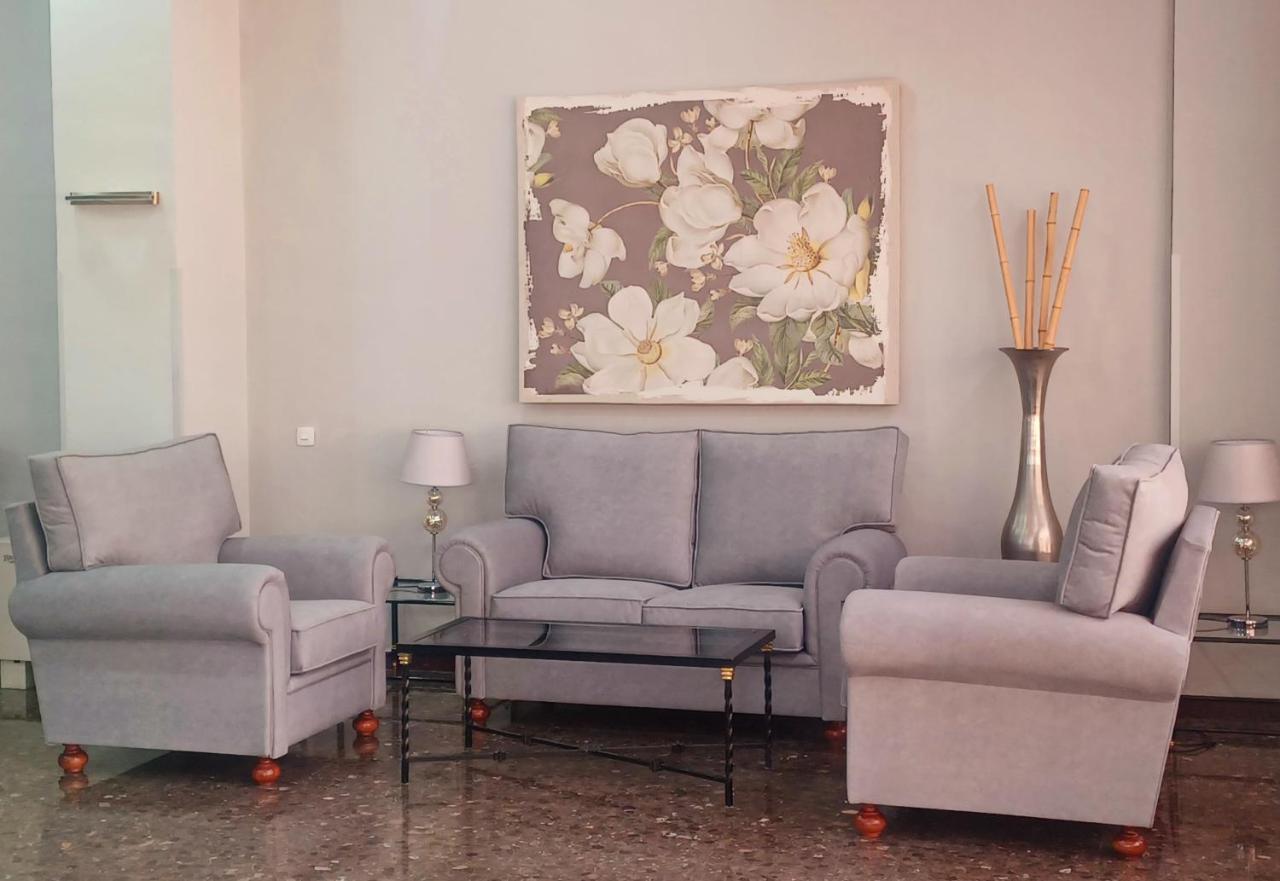 Apartamento Acogedor Junto A Calle Betis, Triana-Los Remedios Sevilla Bagian luar foto